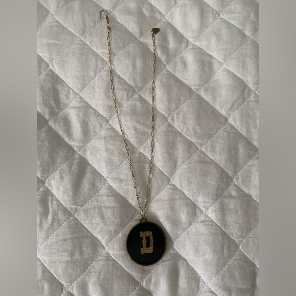 Cute D necklace